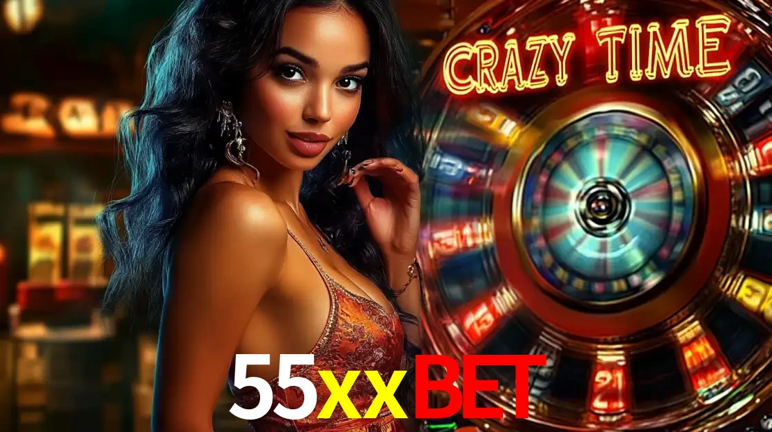 Mulher elegante ao lado da vibrante roda da fortuna do jogo de cassino ao vivo Crazy Time, um dos game shows mais populares e cheios de prêmios do 55xxbet.